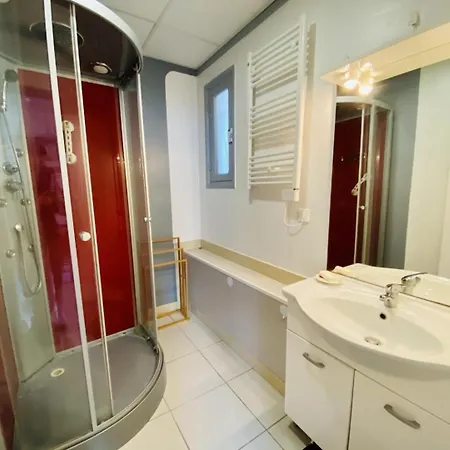 Holiday home Au Bord Des Jardins