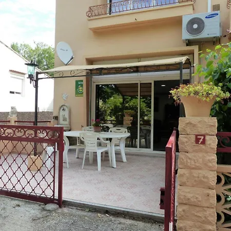Au Bord Des Jardins Holiday home