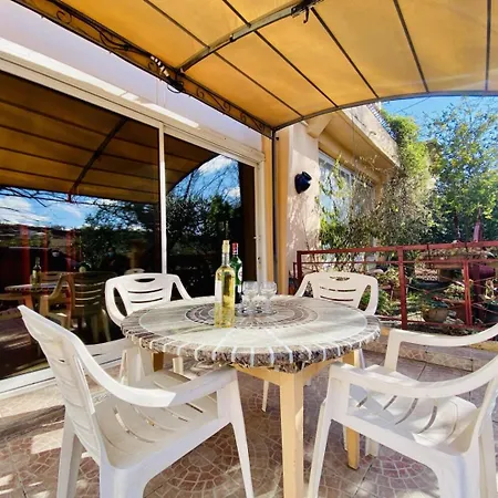 Au Bord Des Jardins Holiday home